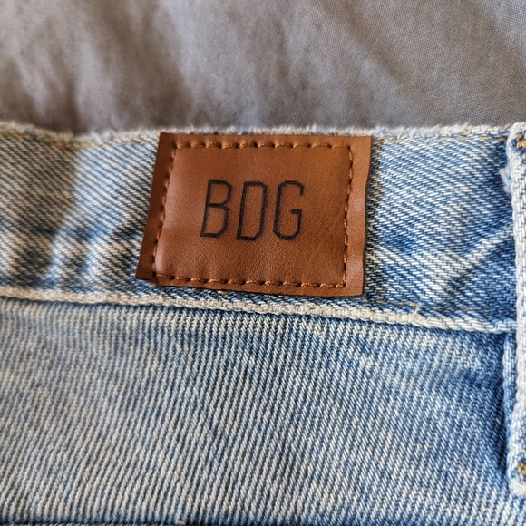 BDG Mom High-Rise Denim Shorts - Picture 5 of 6
